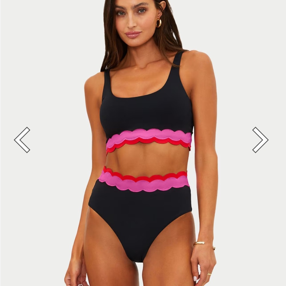 BEACH RIOT
Marin Bikini Top -NWT